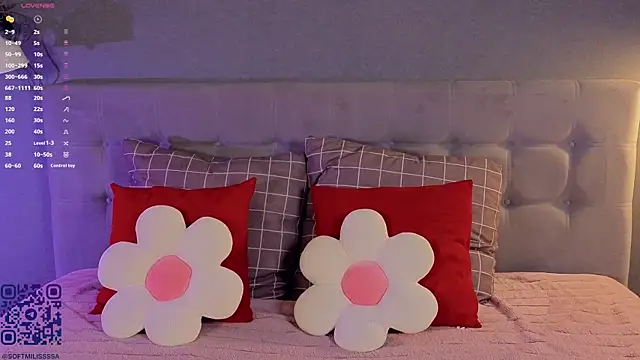 Snapshot of soft_babe chatting on July 23, 7:34 pm soft babe online show from July 23, 7:34 pm