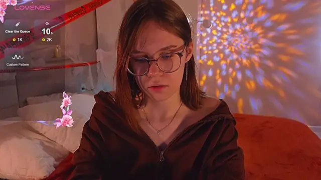 Snapshot of Mia_Luw chatting on November 1, 3:52 am Mia Luw online show from November 1, 3:52 am