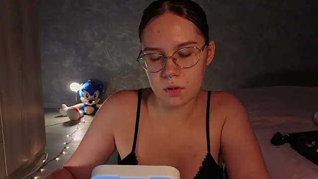 Snapshot of Mia_Luw chatting on August 6, 1:40 am Mia Luw online show from August 6, 1:40 am