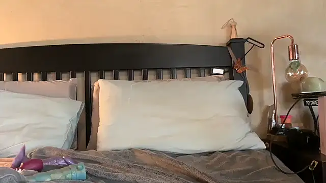 Snapshot of SophieStarShine chatting on November 12, 3:23 pm SophieStarShine online show from November 12, 3:23 pm