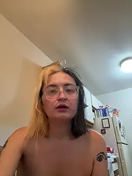 Snapshot of Stitch132 chatting on July 12, 6:54 pm Stitch132 online show from July 12, 6:54 pm