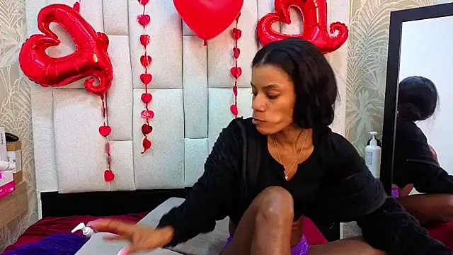 dafnnelewis online show from February 17, 11:18 am