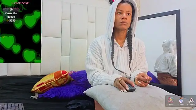 dafnnelewis online show from May 2, 11:26 am