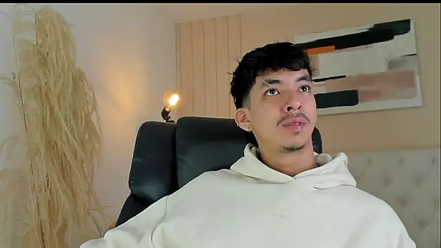 ISAAC CRYSTON online show from November 14, 8:29 pm