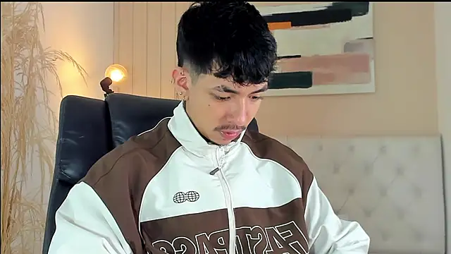 ISAAC CRYSTON online show from November 24, 8:52 pm