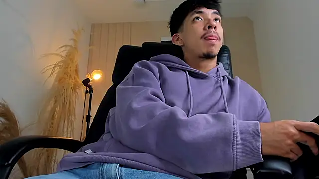 ISAAC CRYSTON online show from December 3, 7:45 pm