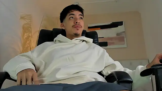 ISAAC CRYSTON online show from December 13, 10:37 pm