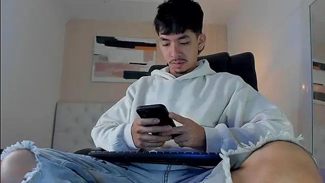 ISAAC CRYSTON online show from December 20, 7:43 pm