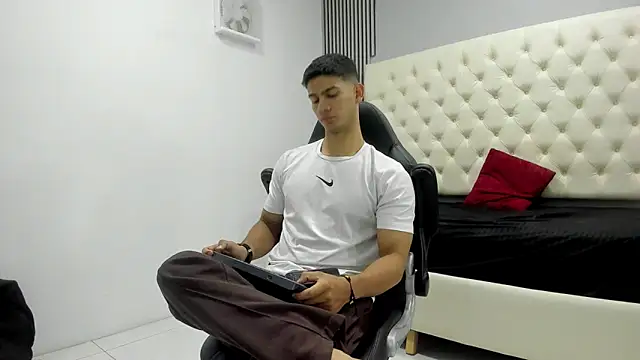 ANDRES STUD online show from March 25, 4:07 am