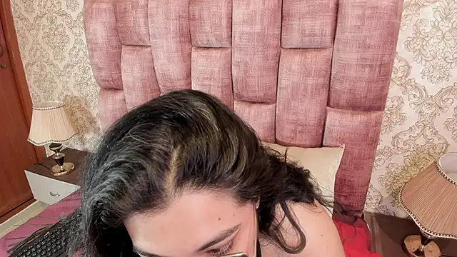 Julieta Carden  online show from July 28, 2:13 pm