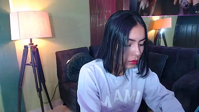 Snapshot of julieta_fn chatting on December 4, 2:48 pm julieta fn online show from December 4, 2:48 pm