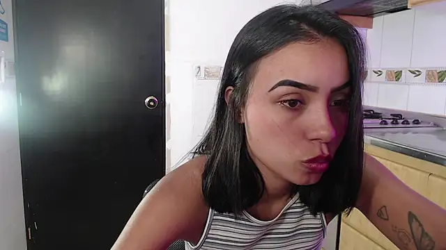 Snapshot of julieta_fn chatting on May 22, 3:06 pm julieta fn online show from May 22, 3:06 pm