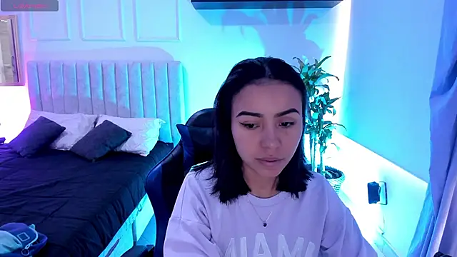 Snapshot of julieta_fn chatting on May 29, 1:20 pm julieta fn online show from May 29, 1:20 pm