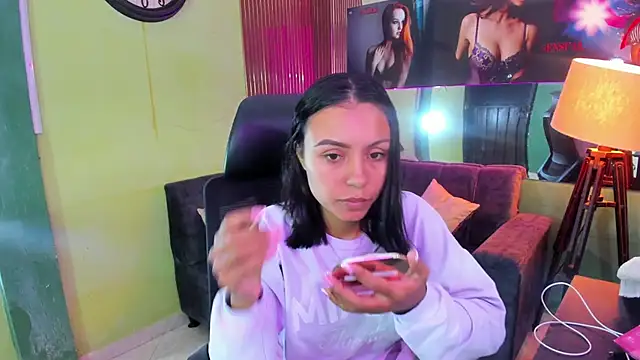 Snapshot of julieta_fn chatting on June 6, 2:11 pm julieta fn online show from June 6, 2:11 pm
