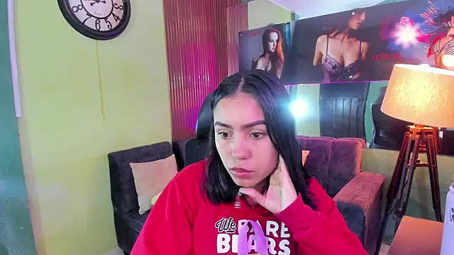 Snapshot of julieta_fn chatting on June 8, 1:44 pm julieta fn online show from June 8, 1:44 pm