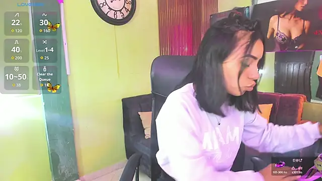 Snapshot of julieta_fn chatting on June 13, 2:15 pm julieta fn online show from June 13, 2:15 pm