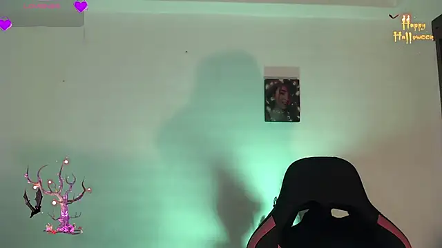 Snapshot of alaia_sweetxxx chatting on October 22, 1:17 am alaia sweetxxx online show from October 22, 1:17 am