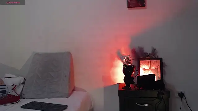 Snapshot of alaia_sweetxxx chatting on October 25, 1:35 am alaia sweetxxx online show from October 25, 1:35 am