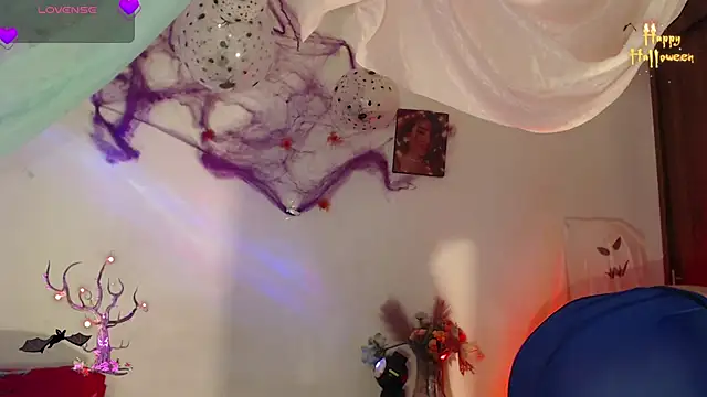 Snapshot of alaia_sweetxxx chatting on November 1, 12:01 am alaia sweetxxx online show from November 1, 12:01 am