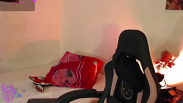 Snapshot of alaia_sweetxxx chatting on November 20, 1:28 am alaia sweetxxx online show from November 20, 1:28 am