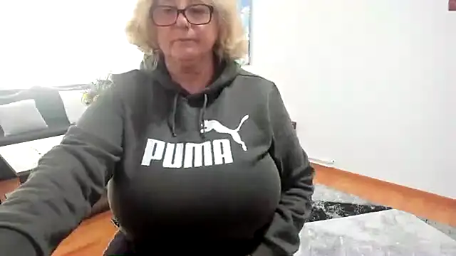 Snapshot of NoraJohnson6 chatting on October 1, 10:43 am NoraJohnson6 online show from October 1, 10:43 am