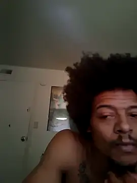 Snapshot of Locdawgg11 chatting on June 6, 5:06 pm Locdawgg11 online show from June 6, 5:06 pm
