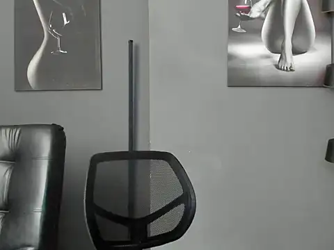 karlyjons12 online show from June 6, 1:27 pm