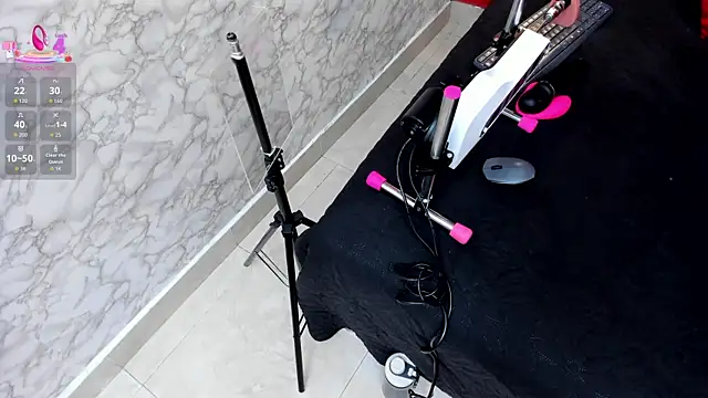 IVISBOUNCYASS online show from November 10, 12:15 pm