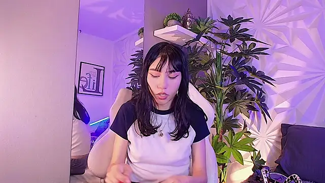 Snapshot of Miaa_Lee7 chatting on December 16, 9:31 pm Miaa Lee7 online show from December 16, 9:31 pm