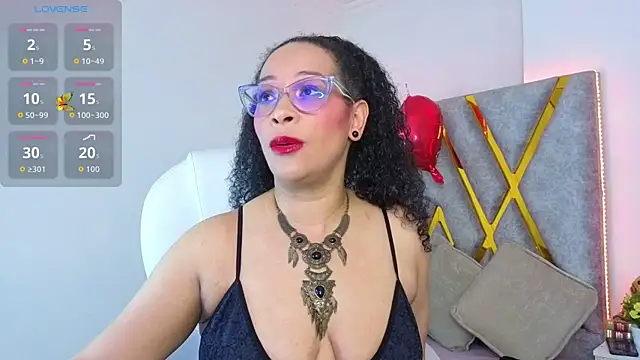 Cintiia Holmes online show from March 16, 11:31 pm