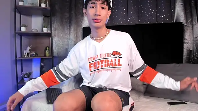 NovaaWheler online show from November 12, 8:30 pm