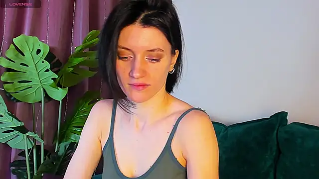 Snapshot of roxy_riot_ chatting on February 6, 3:06 am roxy riot online show from February 6, 3:06 am