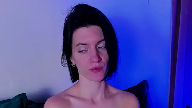 Snapshot of roxy_riot_ chatting on February 10, 7:47 am roxy riot online show from February 10, 7:47 am