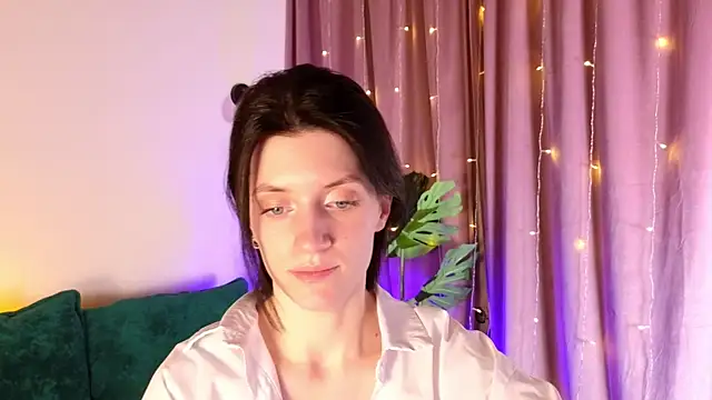 Snapshot of roxy_riot_ chatting on February 14, 7:59 am roxy riot online show from February 14, 7:59 am