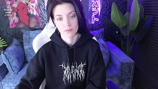 Snapshot of roxy_riot_ chatting on February 17, 1:25 am roxy riot online show from February 17, 1:25 am