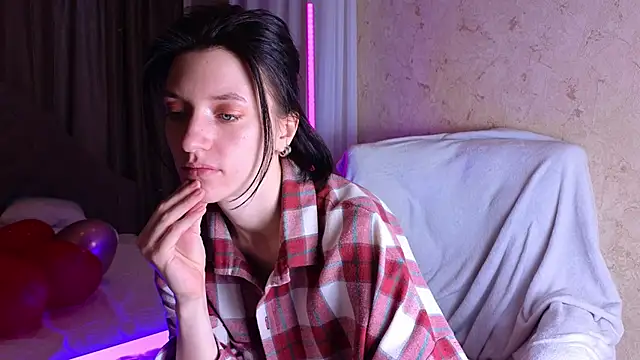 Snapshot of roxy_riot_ chatting on February 17, 4:31 am roxy riot online show from February 17, 4:31 am