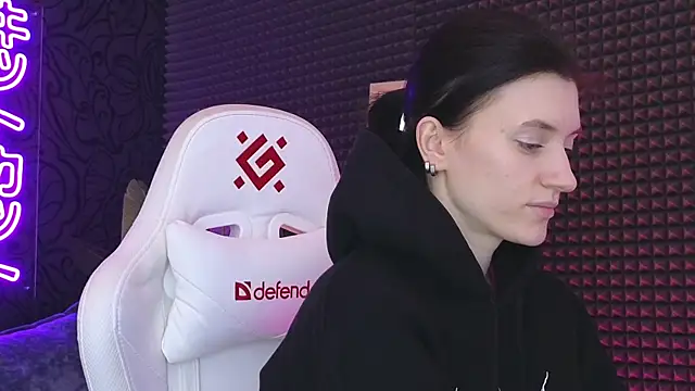 Snapshot of roxy_riot_ chatting on March 3, 7:43 am roxy riot online show from March 3, 7:43 am