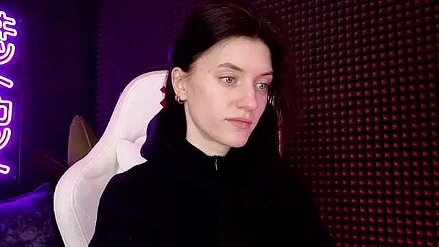 Snapshot of roxy_riot_ chatting on March 8, 5:07 am roxy riot online show from March 8, 5:07 am