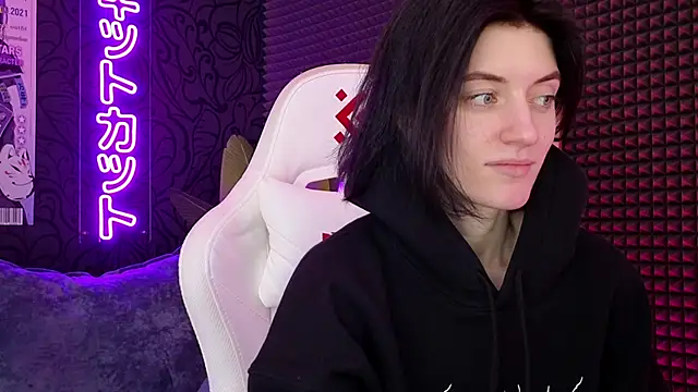 Snapshot of roxy_riot_ chatting on March 11, 7:48 am roxy riot online show from March 11, 7:48 am