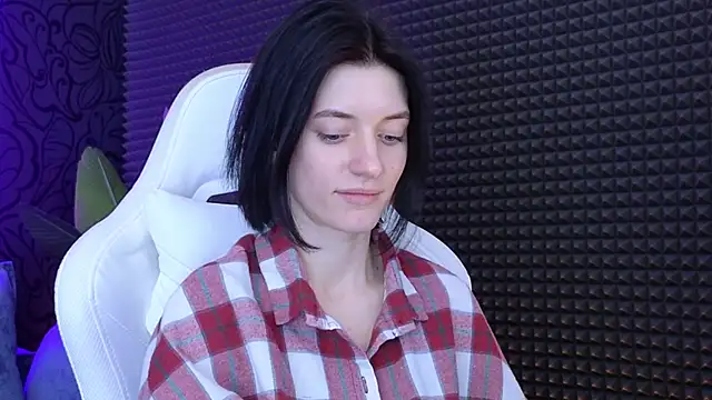 Snapshot of roxy_riot_ chatting on March 15, 7:20 am roxy riot online show from March 15, 7:20 am