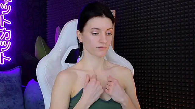 Snapshot of roxy_riot_ chatting on March 16, 4:30 am roxy riot online show from March 16, 4:30 am