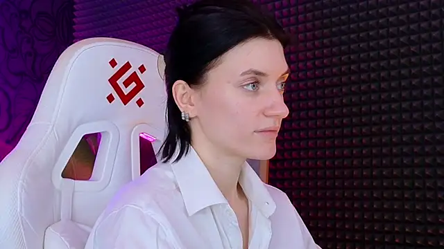 Snapshot of roxy_riot_ chatting on March 16, 9:05 am roxy riot online show from March 16, 9:05 am