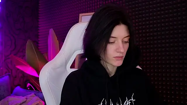 Snapshot of roxy_riot_ chatting on March 17, 4:51 am roxy riot online show from March 17, 4:51 am