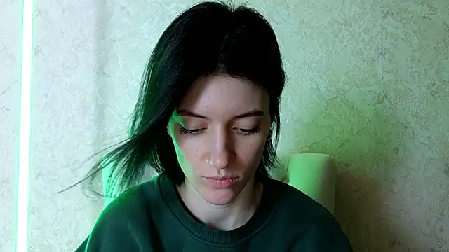 Snapshot of roxy_riot_ chatting on March 19, 7:40 am roxy riot online show from March 19, 7:40 am