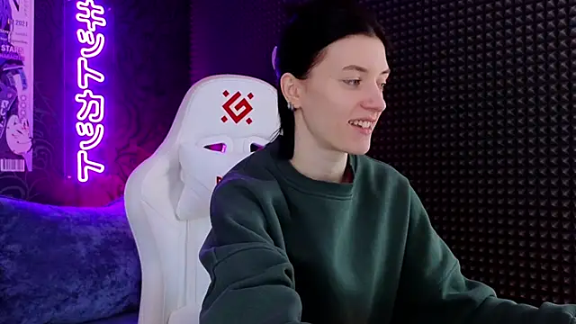 Snapshot of roxy_riot_ chatting on March 22, 1:22 am roxy riot online show from March 22, 1:22 am