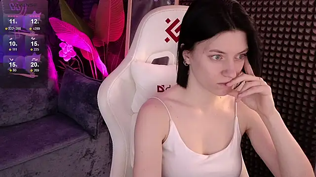 Snapshot of roxy_riot_ chatting on September 29, 1:33 am roxy riot online show from September 29, 1:33 am