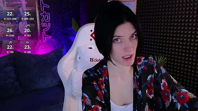 Snapshot of roxy_riot_ chatting on October 23, 1:27 am roxy riot online show from October 23, 1:27 am