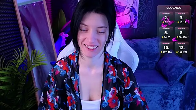 Snapshot of roxy_riot_ chatting on November 13, 1:26 am roxy riot online show from November 13, 1:26 am