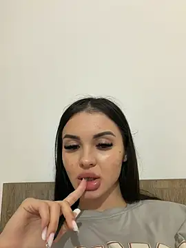 LilaRoses online show from May 21, 8:27 pm
