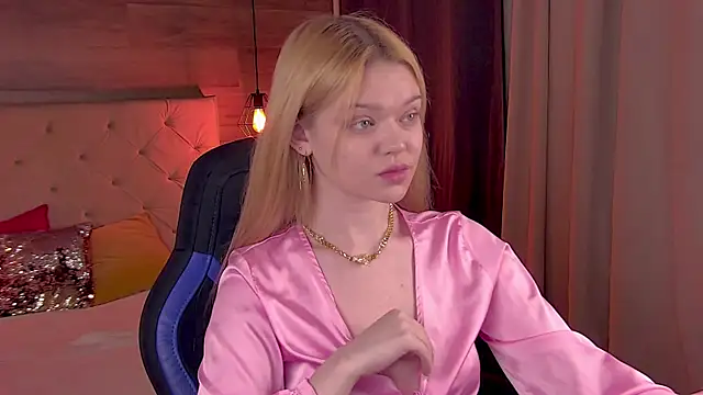 Snapshot of AdeleCartier chatting on February 23, 2:18 am AdeleCartier online show from February 23, 2:18 am